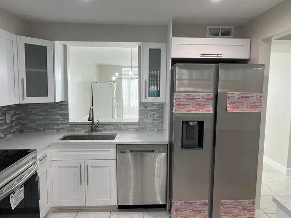 24 Abbey Ln APT 204, Delray Beach, FL 33446