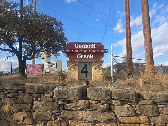 5th image of 304 Spring St