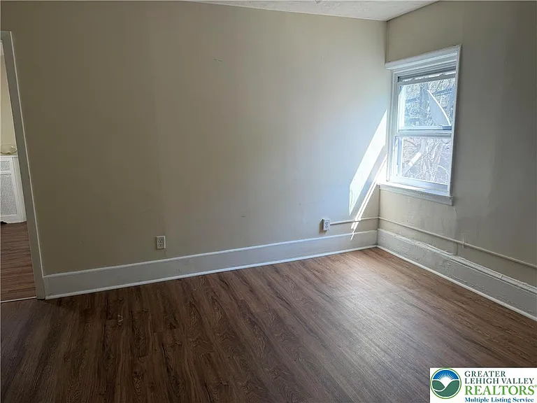 1201 E 4th St #4 — Photo 4