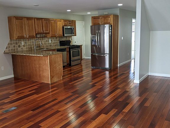 5th image of 290 Halladay St #1