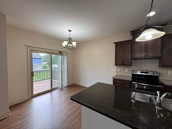 5th image of 822 W Threewood Ct