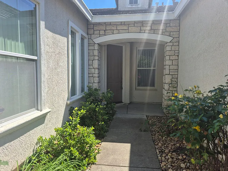 1700 Charm Way — Photo 3