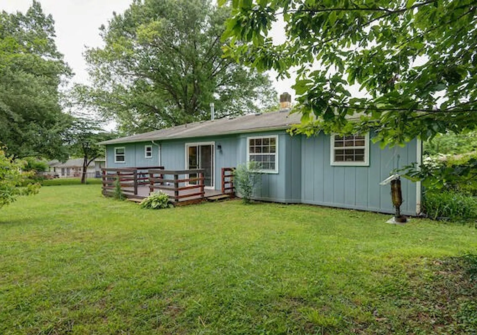 Beautiful 3 Bed, 2 Bath Home in Southeast Springfield! — Photo 2