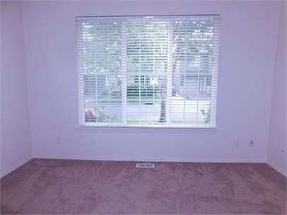 5th image of 935 SE Portlandia Ave