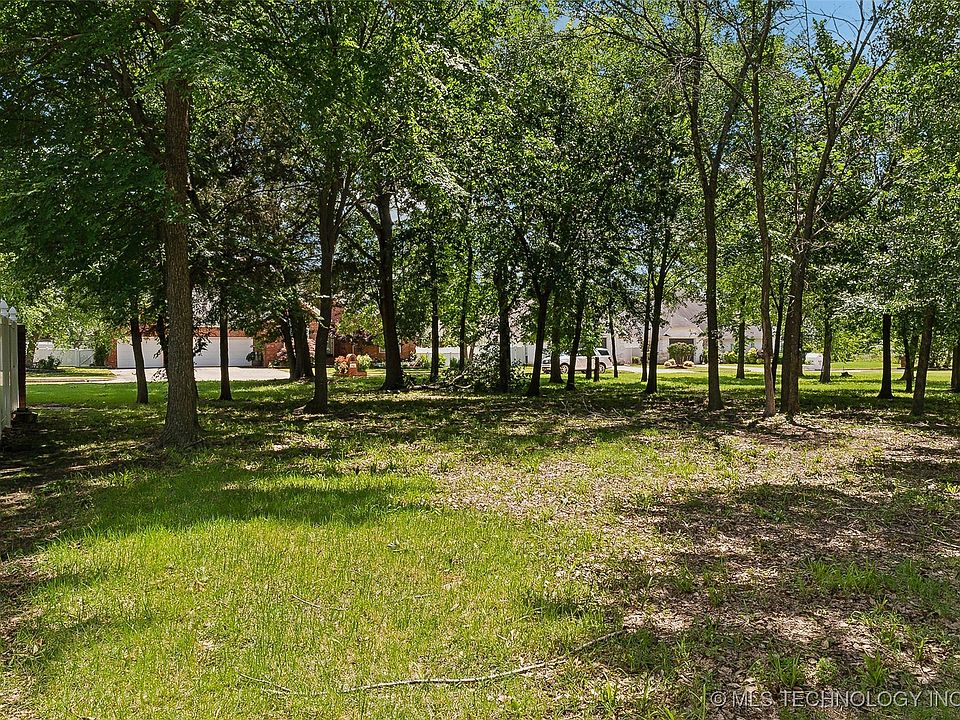 1st image of 9 Edgewood Dr