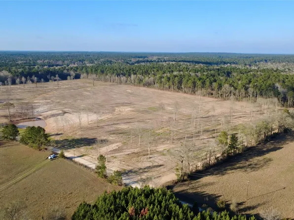 693 County Road 4700, Kennard, TX 75847