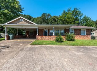 1649 N Old Wire Rd, Fayetteville, AR 72703