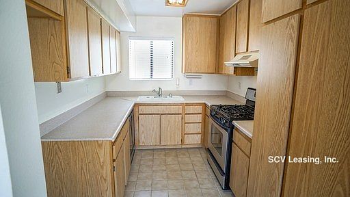 4th image of 27116 Crossglade Ave Unit 5