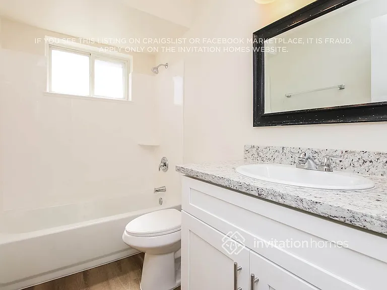 1249 E 8th St — Photo 10