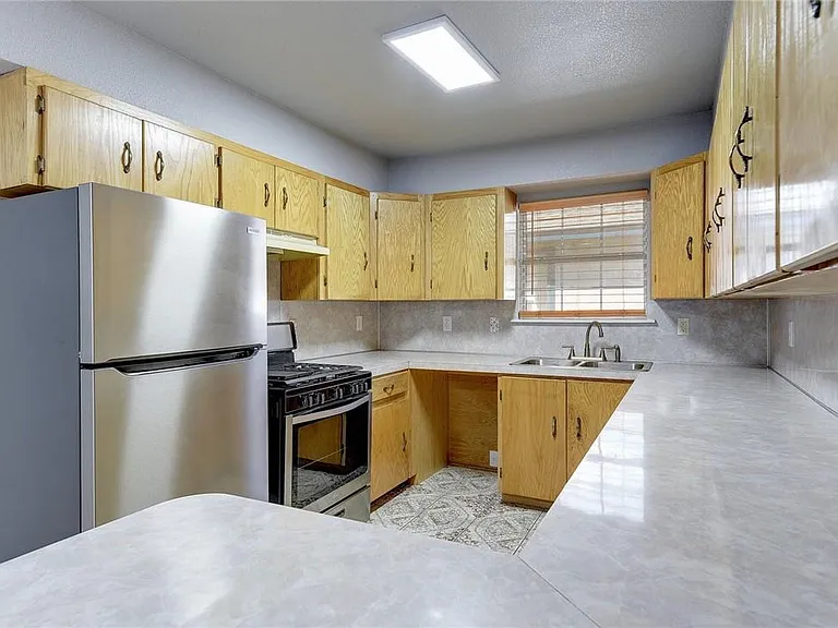 6402 Santos St — Photo 12