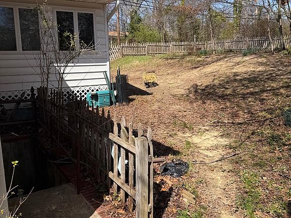 4th image of 6000 Parkway Dr