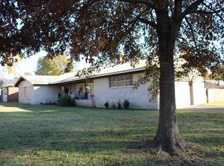 1402 SE Madison St, Idabel, OK 74745