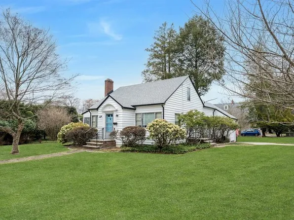 107 Hackensack Ave, Harrington Park, NJ 07640