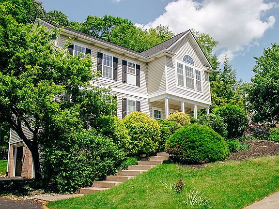 3rd image of 137 Bayberry Ln