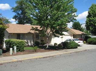 900 SE Green Briar Ln UNIT A & B, Grants Pass, OR 97526