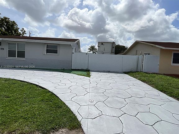 3rd image of 1905 SW 100th Ave