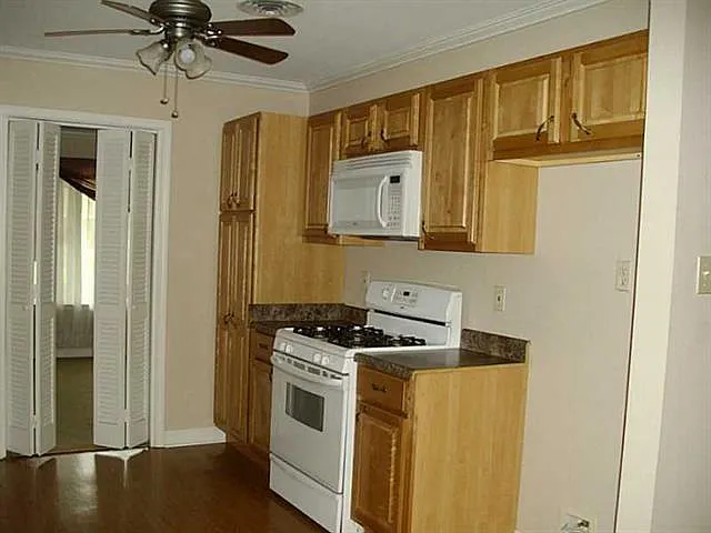 3839 Oxford St — Photo 3