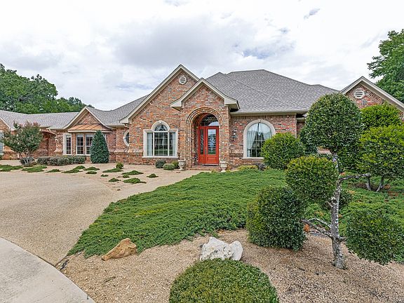 3rd image of 2213 Clear Creek Dr