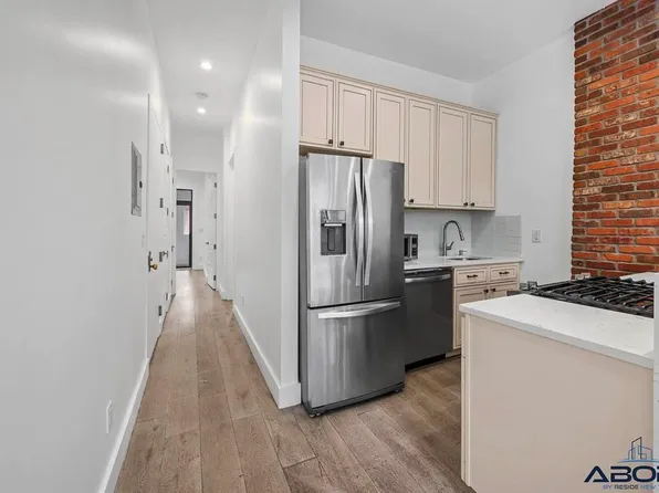 841 Willoughby Avenue image 5 of 13