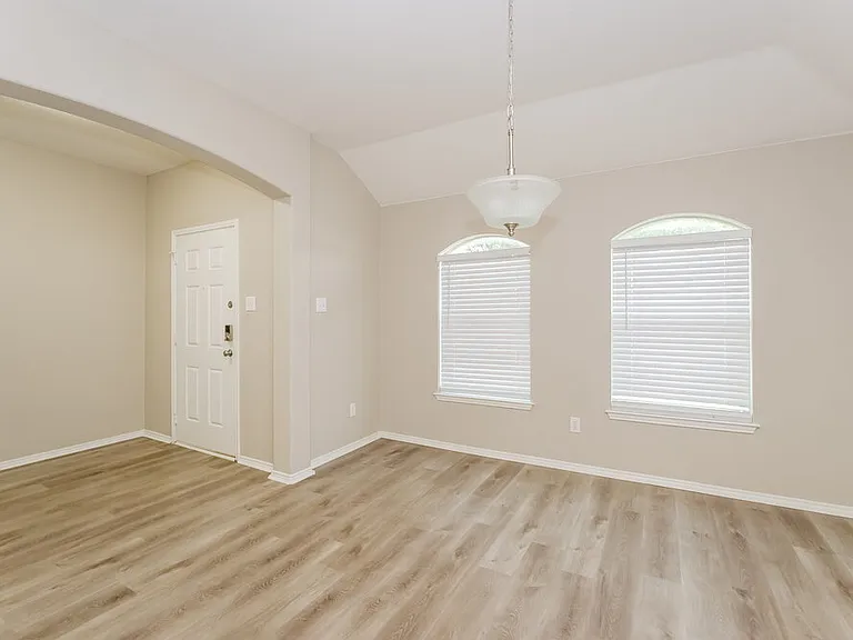 3737 Sapphire St — Photo 7