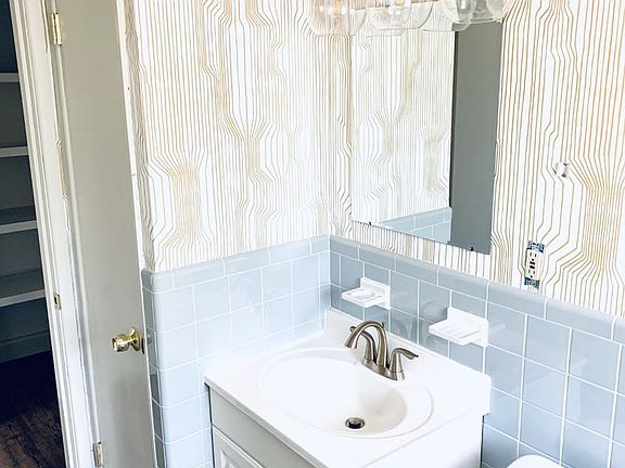 5th image of 629 W Woodbine Ave APT 4