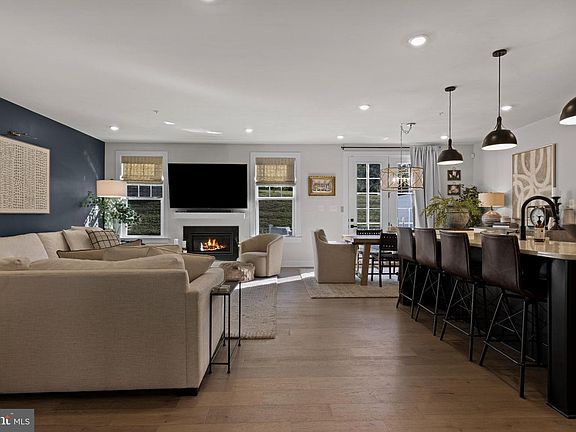 2nd image of 329 Ponds Edge Dr