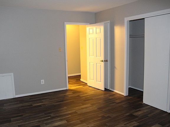 2nd image of 3991 Lyndhurst Dr APT 301
