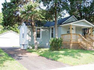 704 Gillette Ave, Aurora, IL 60506