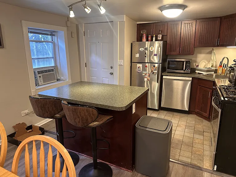 1613 W Pierce Ave #G — Photo 4