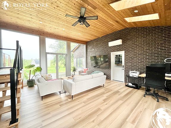 5th image of 1491 Burloak Dr