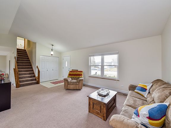 5th image of 2S020 Deerfield Ln