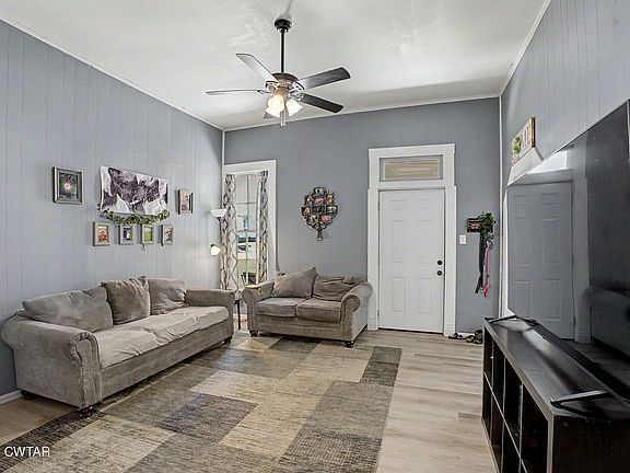 5th image of 920 N Park Ave