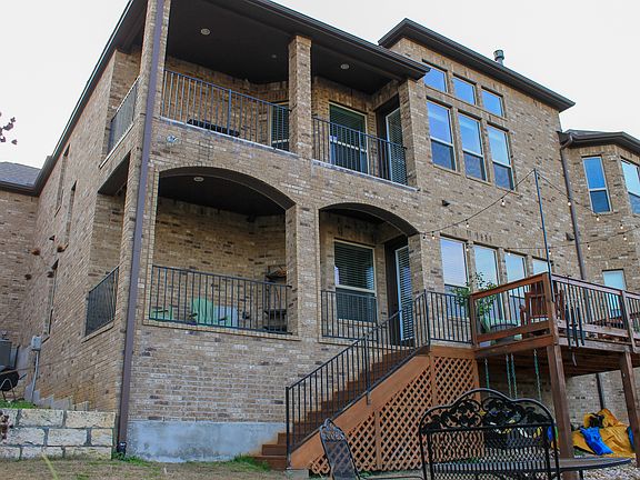 2 balconies & a large deck