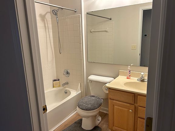 4th image of 302-1400 Taramore Dr