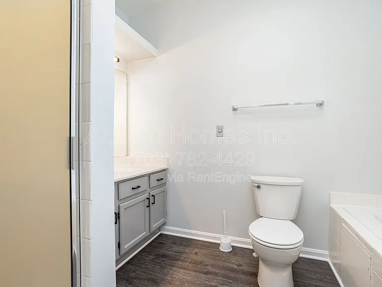 7301 Castleberg Ct — Photo 21