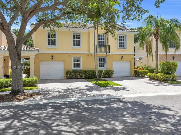 418 Capistrano Dr, Palm Beach Gardens, FL 33410