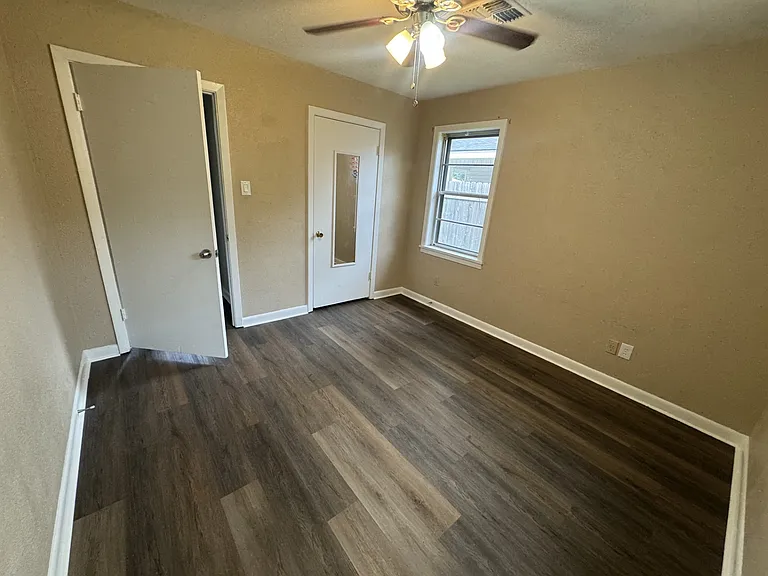1704 Bradley St — Photo 6