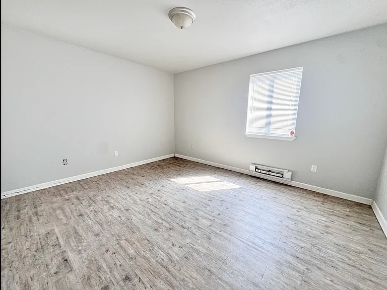 922 W Oak Ave #3 — Photo 11