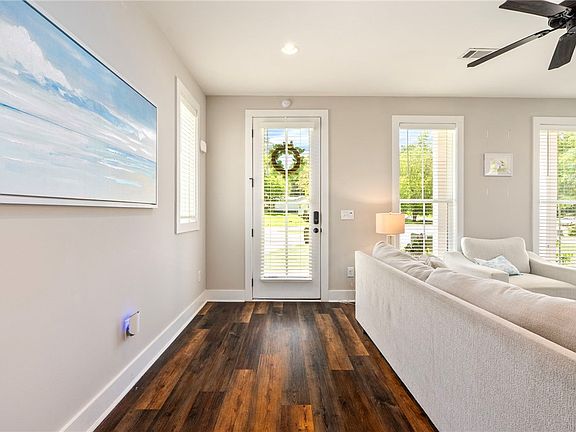 4th image of 1008 Alberta Ct