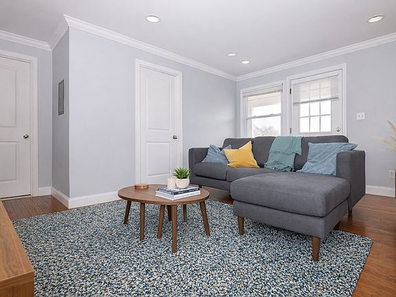 3rd image of 255 Waterman St #4