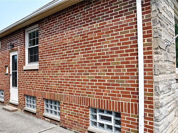 3rd image of 21862 Seabury Ave