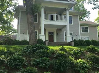 327 Blackhawk St, Iowa City, IA 52246