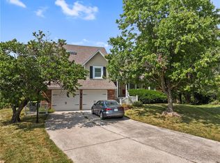 600 SE Country Ln, Lees Summit, MO 64063
