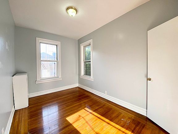 4th image of 2729 Matthews Ave #2