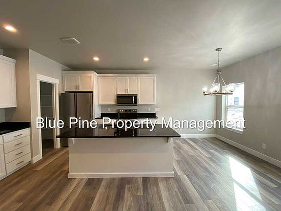 4th image of 2890 Sunburst Dr
