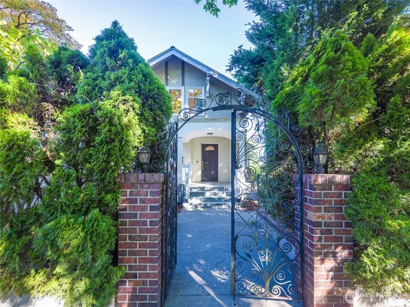 1140 23rd Avenue E, Seattle, WA 98112