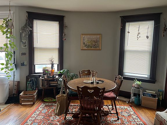 5th image of 425 Parkdale Ave #1