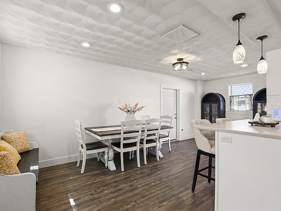 5th image of 512 Central Ave