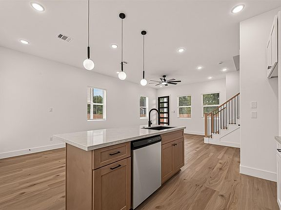 4th image of 4806 Carmen St #C