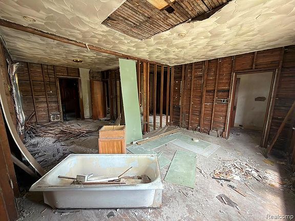 4th image of 4010 Lawrence St